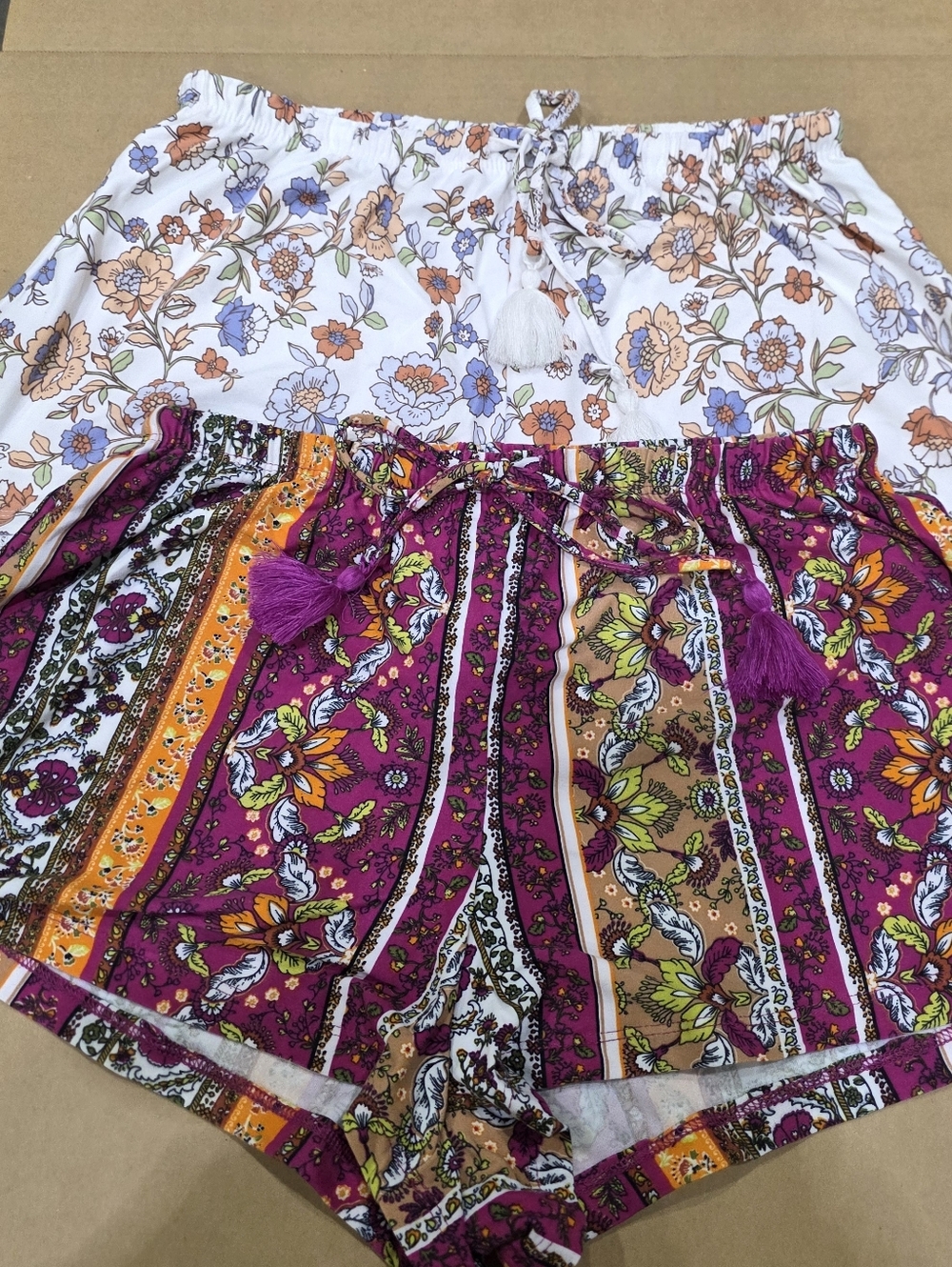 NO COMMENT Women’s M x2 Floral Print Elastic Waist Shorts - White & Magenta NWOT